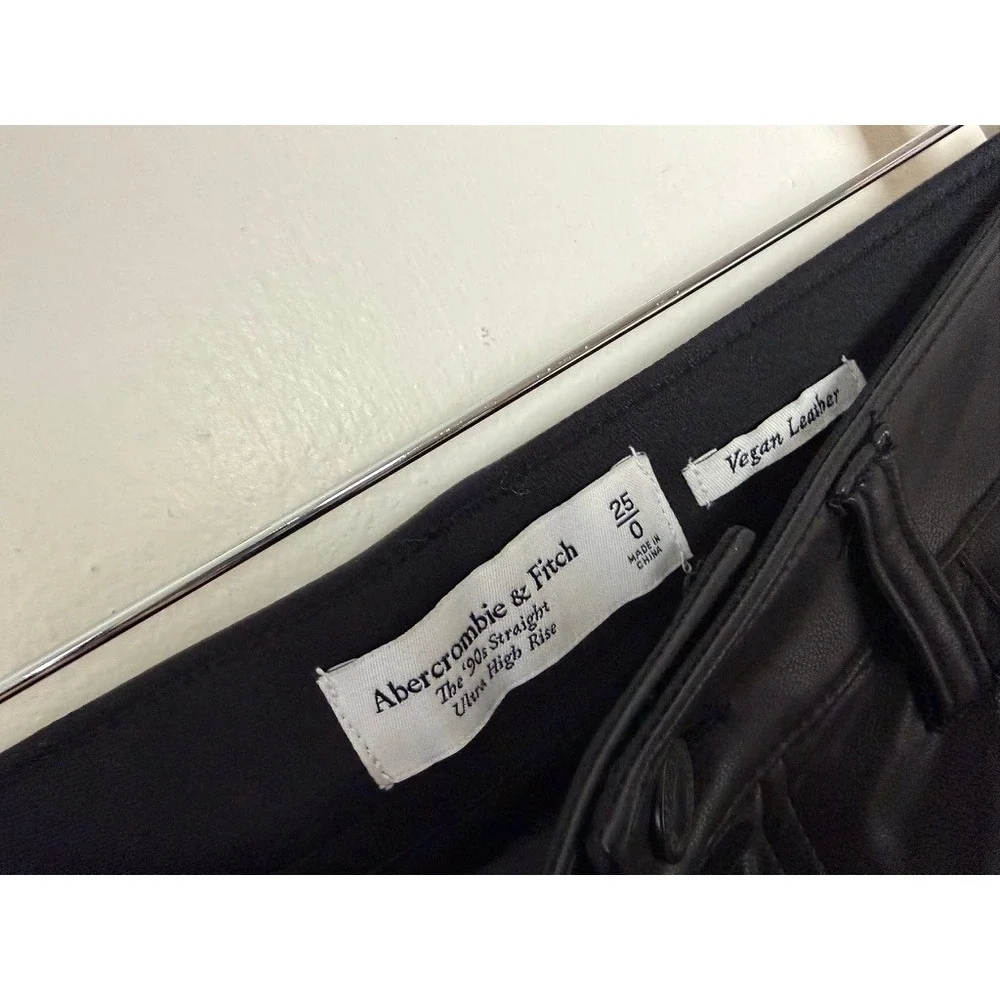 Abercrombie & Fitch 90s Straight Ultra High‎ Rise Vegan Leather Pants Black 25/0